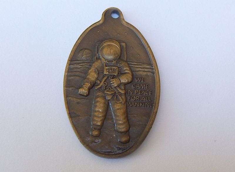 RARE IN SA - VINTAGE MOON LANDING COMMEMORATIVE MEDALLION - USA
