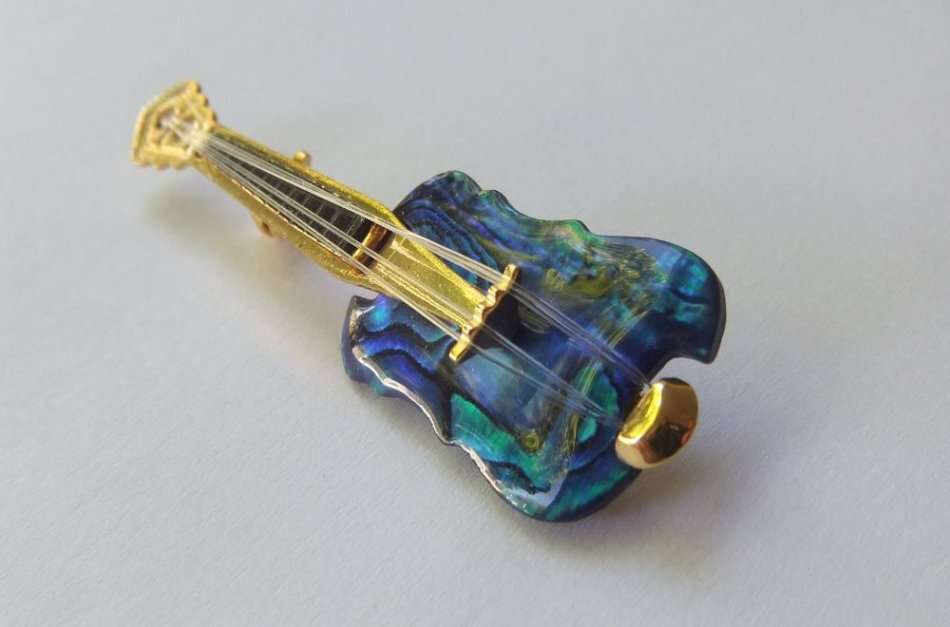 GUITAR BROOCH