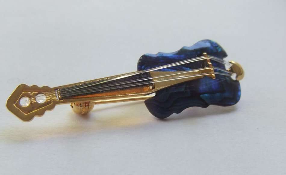 GUITAR BROOCH