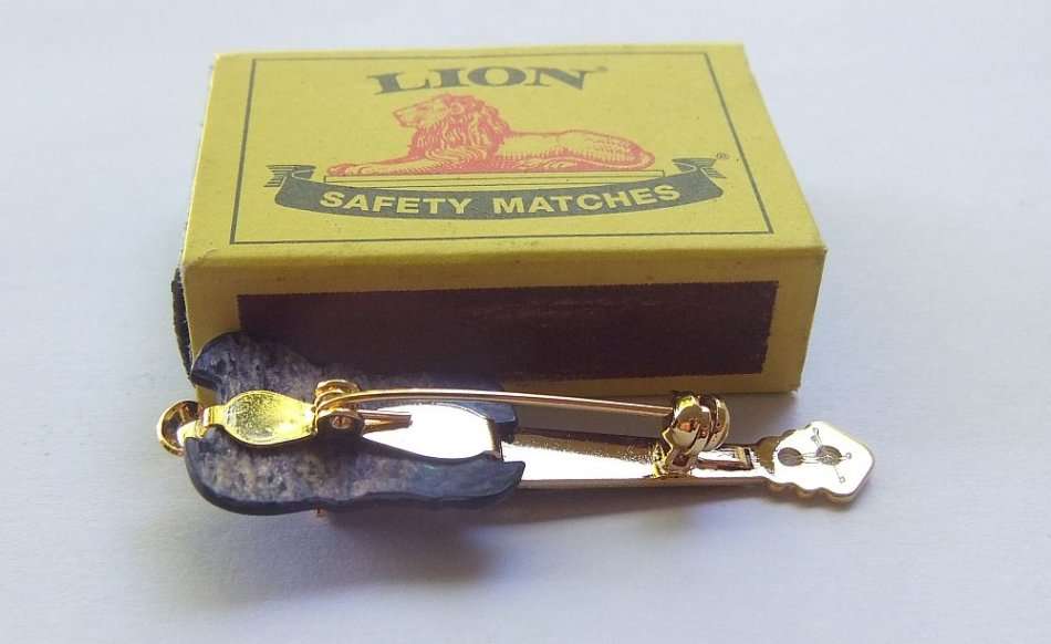 GUITAR BROOCH