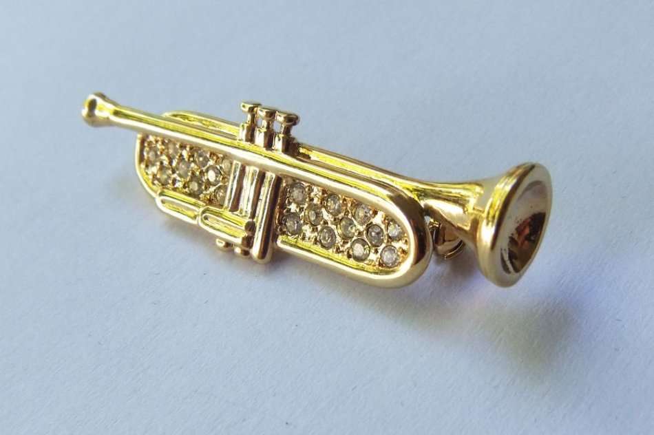 Badge / Pin - PIERRE CARDIN TRUMPET BROOCH