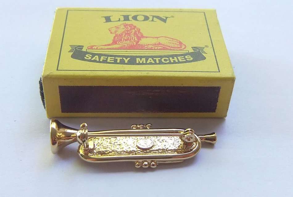 Badge / Pin - PIERRE CARDIN TRUMPET BROOCH