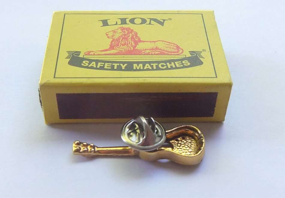 Badge / Pin - GUITAR