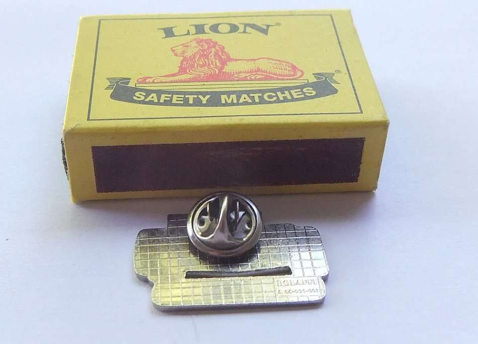 Badge / Pin - FERRARI 2004 GP