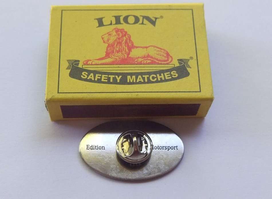 Badge / Pin - GRAND PRIX WORLD CHAMPION 1999