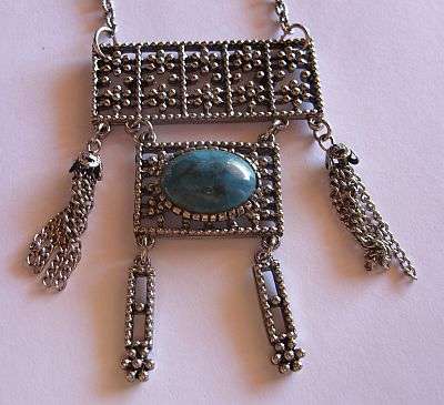 DESIGNER TYPE NECKLACE / PENDANT