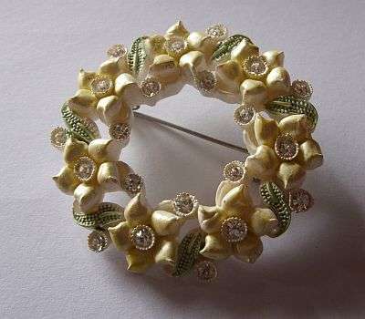 VINTAGE BROOCH - DAISIES