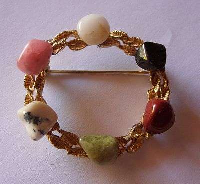 VINTAGE BROOCH - GEM CIRCLE