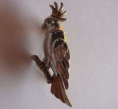 VINTAGE BROOCH - PARROT