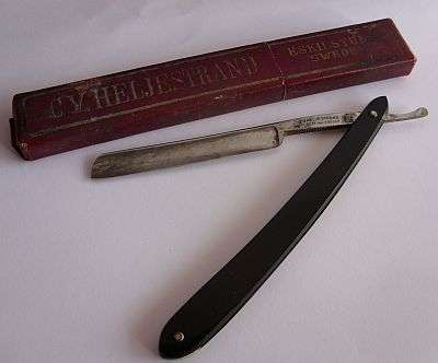 ANTIQUE CUT THROAT RAZOR - C .V HELJESTRAND