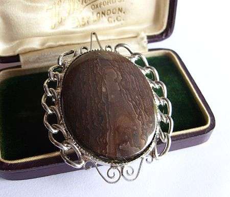 VINTAGE BROOCH - STONE - DOUBLES AS A PENDANT