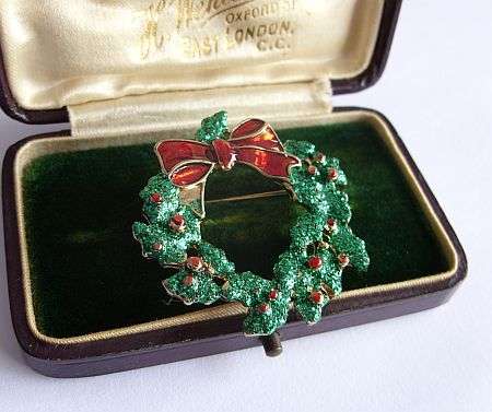 VINTAGE BROOCH - CHRISTMAS WREATH