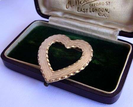 VINTAGE BROOCH - HEART