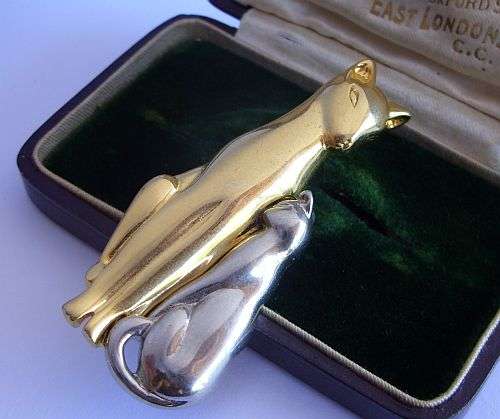 VINTAGE BROOCH - TWO CATS - SOLID QUALITY