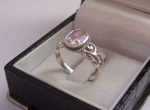 PRETTY IN PINK !! A STYLISH STERLING SILVER RING SET WITH A FACETED PINK STONE !! LOVELY !!