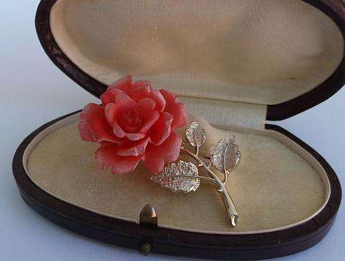 A BEAUTIFUL VINTAGE ROSE BROOCH ....SO SWEET ....
