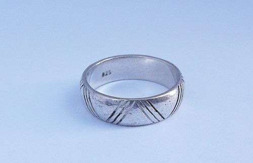 A SUPER QUALITY STERLING SILVER BAND WITH INCISED DECORATION !!! SOLID & AWESOME IN ONE !!!