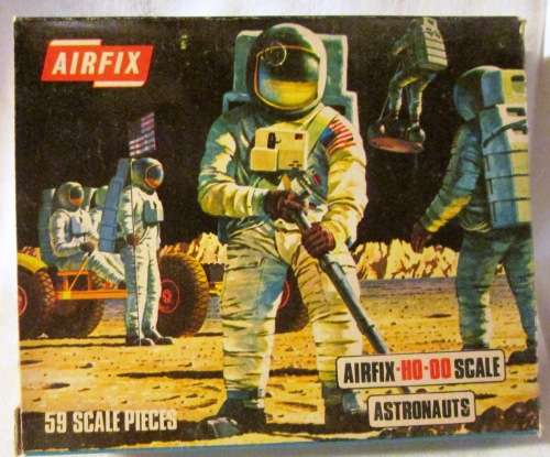 Airfix 11x Astronaut Figures- OO Gauge