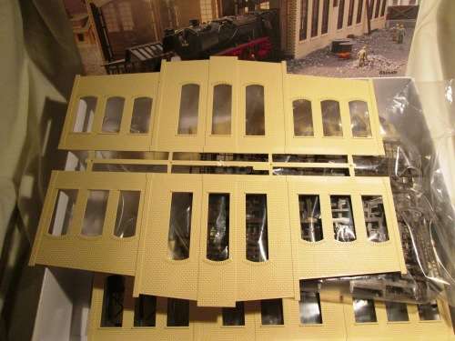 Maerklin HO Roundhouse Excess Plastic Kit Parts