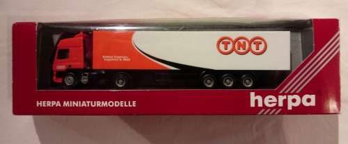 Fleischmann 5270 HO Rolling Road low floor wagon and Herpa Lorry