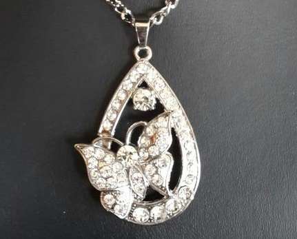 Stunning Long Chain Butterfly Rhinestones Oval Pendant Necklace