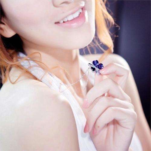 EXQUISITE! Dark Blue Four Leaf Clover Necklace Made With Precision-Cut Crystals - STYLISH DESIGN!