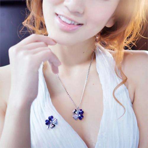 EXQUISITE! Dark Blue Four Leaf Clover Necklace Made With Precision-Cut Crystals - STYLISH DESIGN!