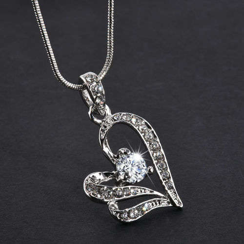 EXQUISITE!! Silver Plated Rhinestone Heart Pendant Necklace