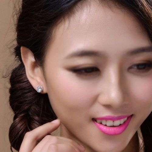 FIT FOR ROYALTY! ELEGANT SIM DIAMOND WHITE GOLD PLATED CROWN STUD EARRINGS