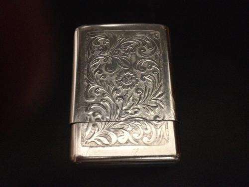 Beautiful cigarette holder. Very good condition.