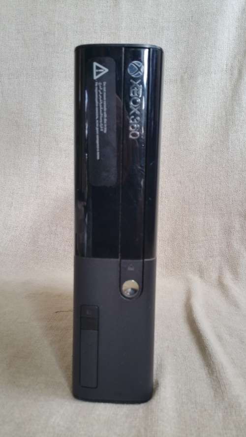 ***AKM - XBOX 360 E1538 + 250GB HARD DRIVE CONSOLE IN NON-WORKING CONDITION REQUIRING REPAIR***