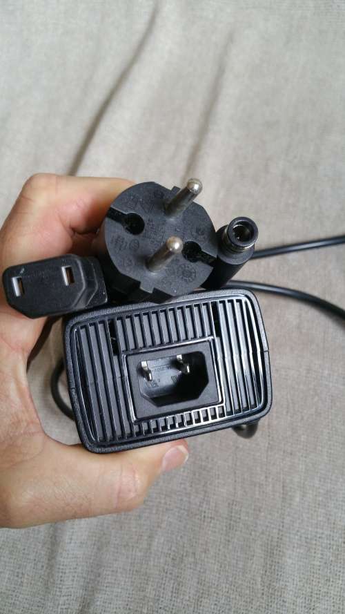 ***AKM - XBOX 360 E1538 + 250GB HARD DRIVE CONSOLE IN NON-WORKING CONDITION REQUIRING REPAIR***