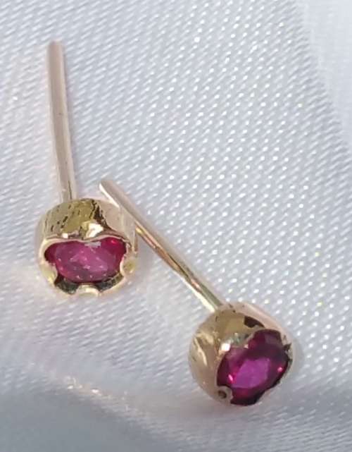 ***AKM - 9CT SOLID GOLD STUD RUBY EARRINGS-NO BUTTERFLIES***