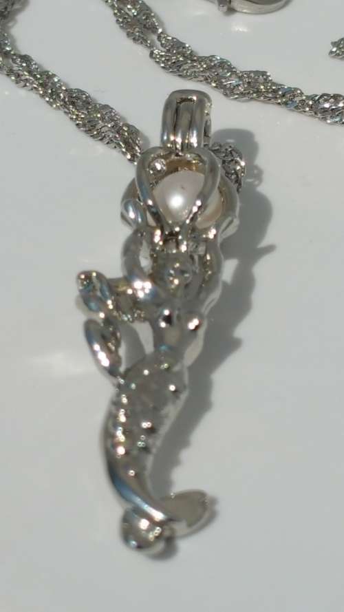 ***AKM - NECKLACE MERMAID HOLDING PEARL - 100% COSTUME FASHION JEWELLERY***