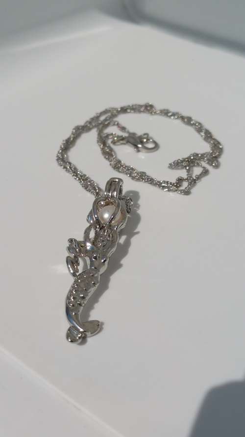 ***AKM - NECKLACE MERMAID HOLDING PEARL - 100% COSTUME FASHION JEWELLERY***