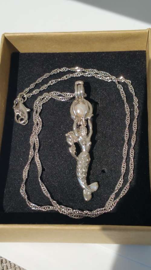 ***AKM - NECKLACE MERMAID HOLDING PEARL - 100% COSTUME FASHION JEWELLERY***