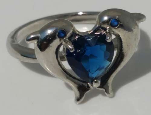 ***AKM - DOLPHINS RING SIZE 17.48MM / O / BLUE GLASS HEART 100% COSTUME FASHION JEWELLERY***