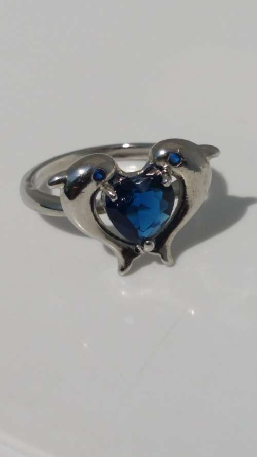 ***AKM - DOLPHINS RING SIZE 17.48MM / O / BLUE GLASS HEART 100% COSTUME FASHION JEWELLERY***