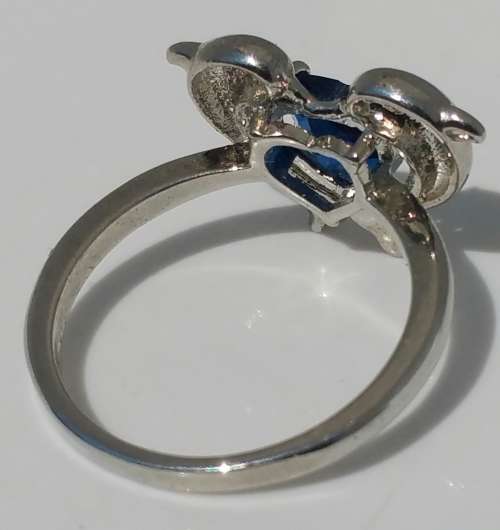 ***AKM - DOLPHINS RING SIZE 17.48MM / O / BLUE GLASS HEART 100% COSTUME FASHION JEWELLERY***