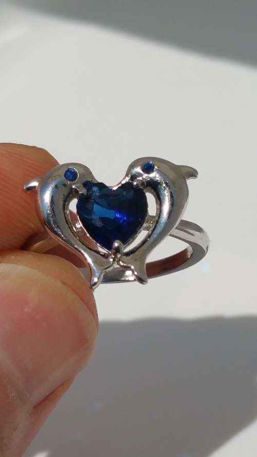 ***AKM - DOLPHINS RING SIZE 17.48MM / O / BLUE GLASS HEART 100% COSTUME FASHION JEWELLERY***