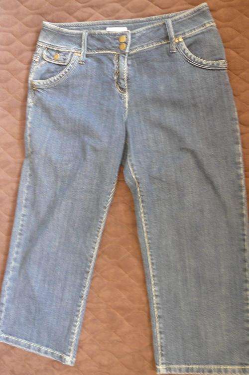 ladies 3/4 queenspark jeans - size 14