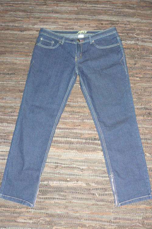 Ladies skinnys with zips at the ankles - Size 14
