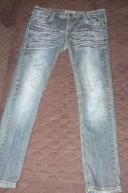 Ladies distressed look skinny jeans - size 32 (big cut, will fit 34)