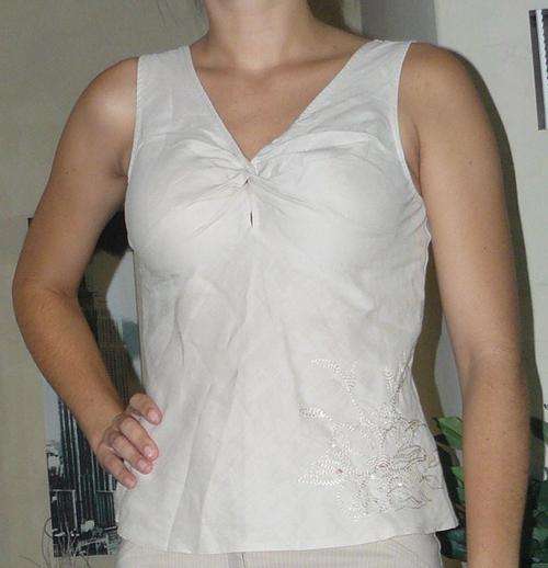 Beautiful and elegant linen top with embroidery detail - foschini size 10