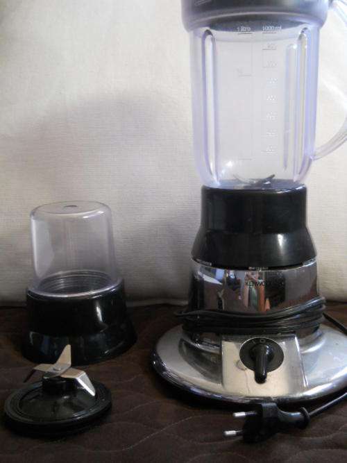 Kenwood blender/smoothie maker - virtually unused!!