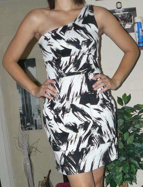 Brand new very sophisticated black and white asymetrical dress - size S