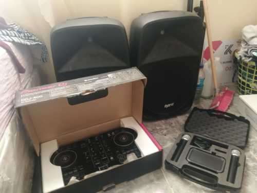 Pioneer DDJ 400 + Hybrid Party Box 15 + 2x Wireless Mic