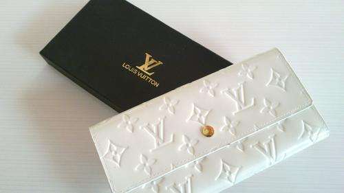 HOT COUTURE! EXCLUSIVE! HEAVENLY WHITE LOUIS VUITTON PURSE!