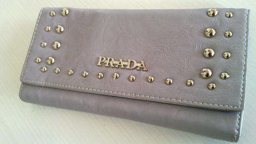 HOT COUTURE! EXCLUSIVE! ENTICING VIOLANTE PRADA MILANO PURSE!