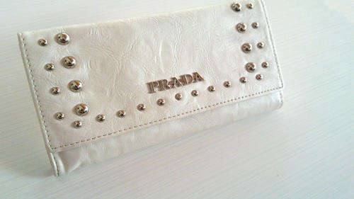 HOT COUTURE! EXCLUSIVE! ENTICING CLOUDY PEARL PRADA MILANO PURSE!